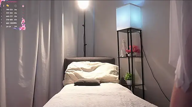 ClarineCasebolt webcam