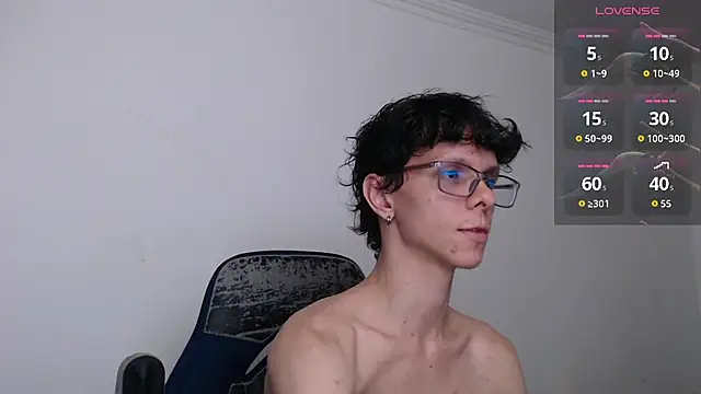 bryamado69 live cam on StripChat