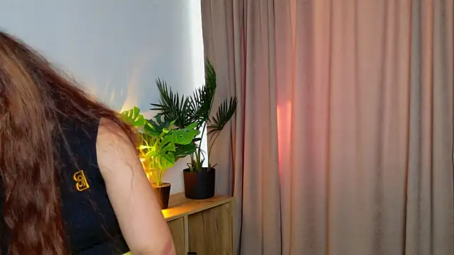 LeyaaStarr webcam