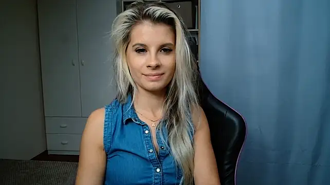 KristineGlow webcam