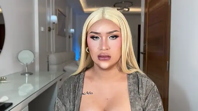 Your_Majesty_Tyra webcam