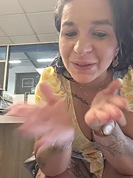 Micorazonheolmiangel23's live cam
