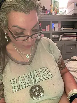 dieseldame1313 live cam preview