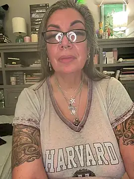 dieseldame1313 live cam on StripChat