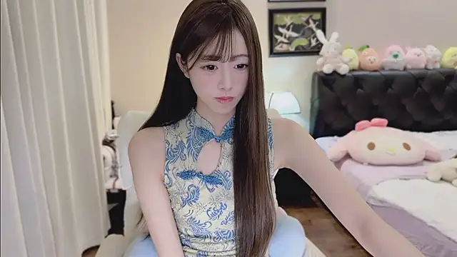 Evacute-top live cam on StripChat