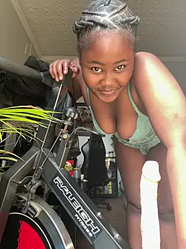 TThickblackpussy1 live cam on StripChat