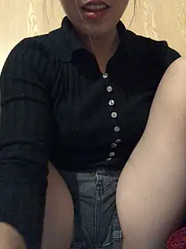 Kuki-si live cam on StripChat