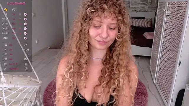 Milounee live cam on StripChat