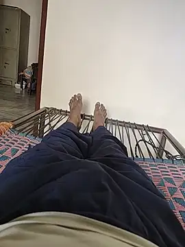 bigfeet96 (Ask my age) - Cum