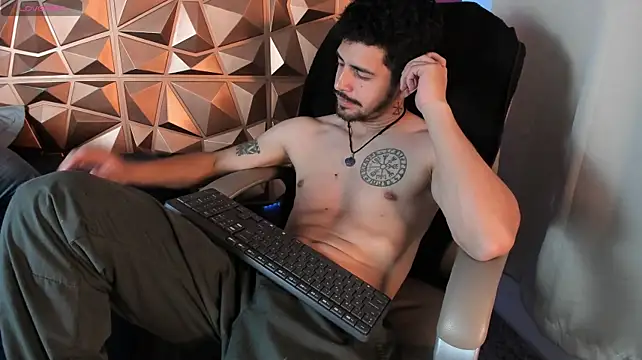 AlejandroStormm live cam preview