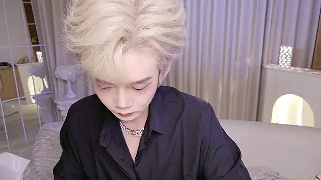 XiaoHuiHui-111 live cam preview