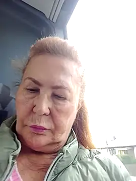 Hottie-Mom live cam preview