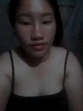 Phuongly_bb live cam on StripChat