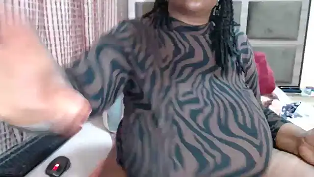 CHOCOLATEDARKBUSTYX live cam on StripChat