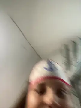 julia_moreira webcam