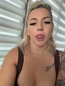 IveySin live cam on StripChat