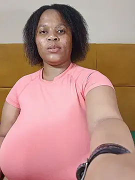 HugeTitisxx live cam on StripChat