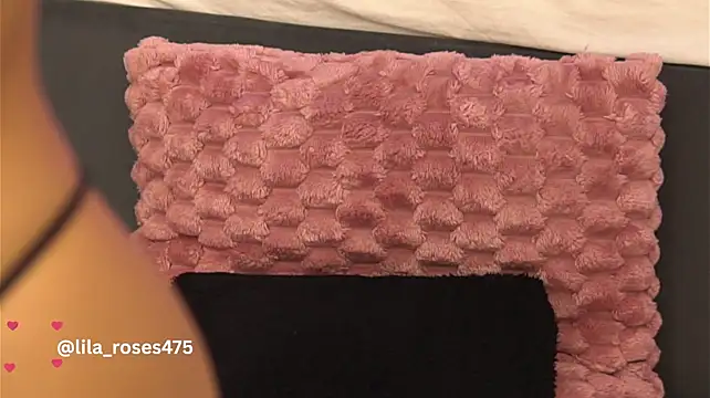 LilaRoses live cam on StripChat