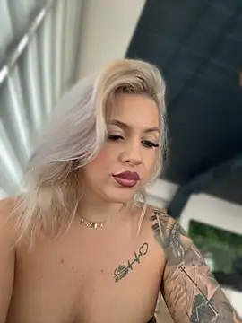IveySin live cam on StripChat