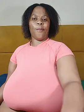 HugeTitisxx webcam