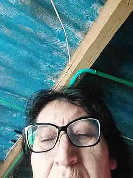 clarita_01 live cam preview
