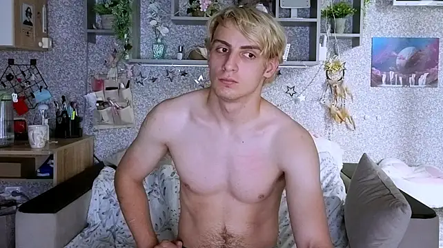 bloodyblondiee (M twink) - flash dick