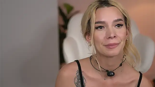 SvveetLuna live sex cam