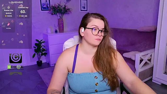 KellyKleine live cam on StripChat