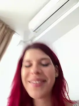 RiriRoseey live cam on StripChat