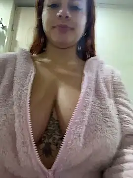 athenearossi (F young) - Massage in tits nude with cream