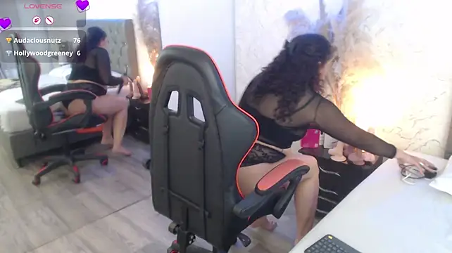 Serena_Houstonn live cam on StripChat