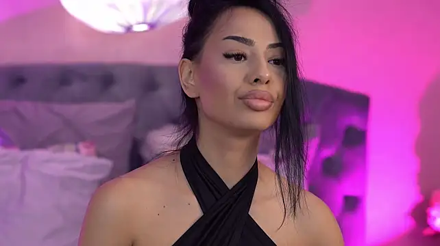 ErinAzzaro live cam on StripChat