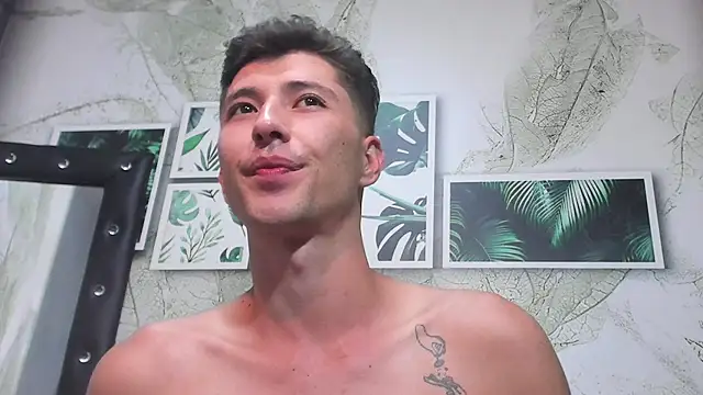Valentiino69 live sex cam