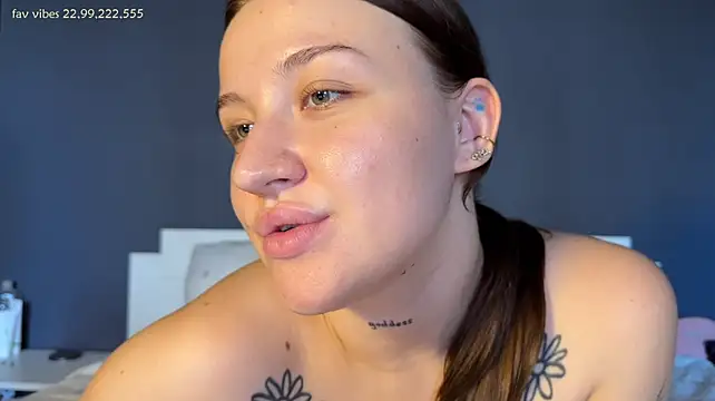 elegant_curves webcam