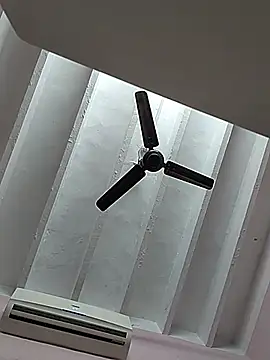 Cutehornyyboiy webcam