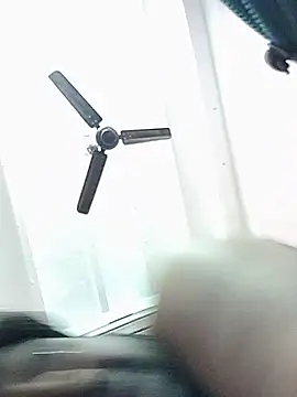 Cutehornyyboiy webcam
