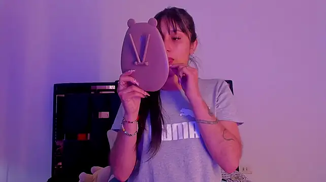 princesstiny (F young) - masaje en el culo  con aceite