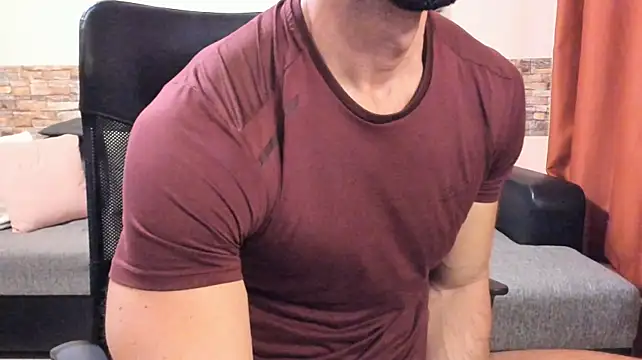 HotHunkTrainer live cam on StripChat