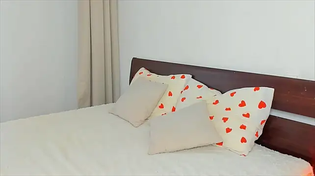 Xloe_Queen live cam on StripChat