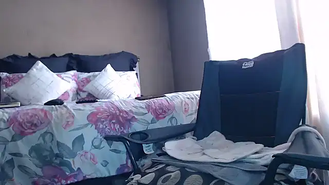 MATUREBUSSTY webcam