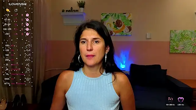 Alianna_Solo_Kisses live cam on StripChat
