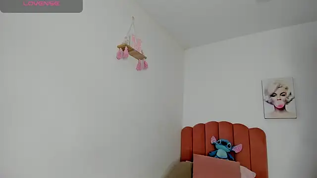 julieth_sanzz live cam on StripChat