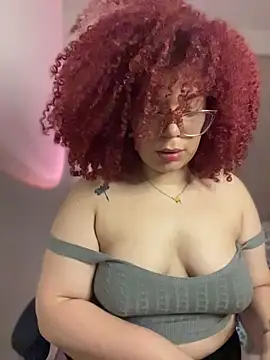 Leyah__ live cam on StripChat