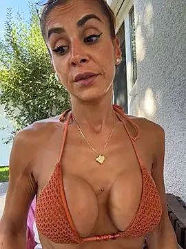 SuuWhite webcam