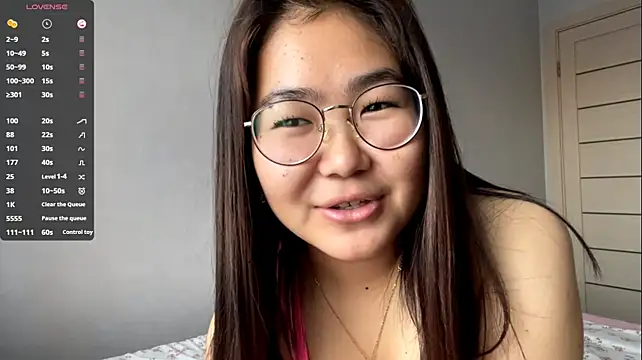 HikkoSinu live cam on StripChat
