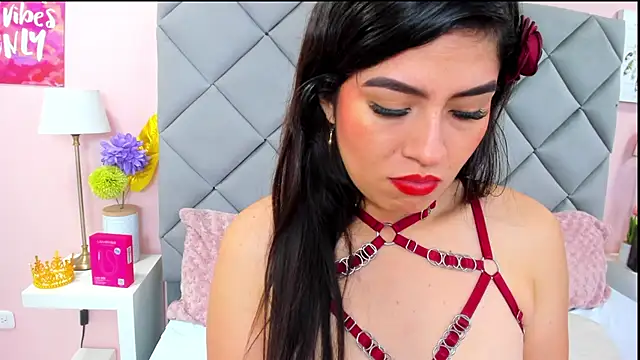 NahomyAdams live cam on StripChat
