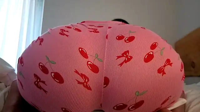 Camii2244 live cam on StripChat