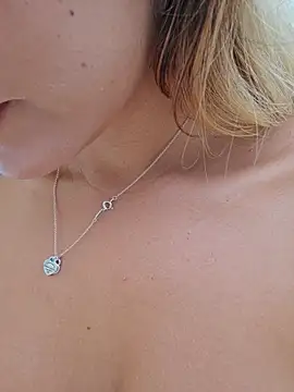 Pretty_roxxyy live cam