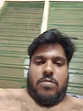 Cutehornyyboiy webcam