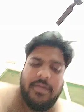 Cutehornyyboiy webcam